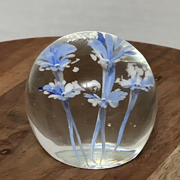 Beautiful John Gentile Art Glass Blue Flower Controlled Bubble Paperweight 2.75” - Picture 3 of 6